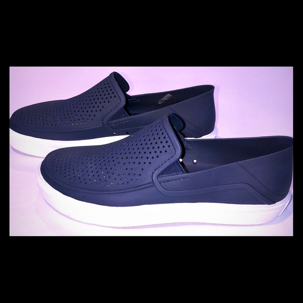 CROCS Women’s Size 10W SLIP ON LOAFERS Blue 204622